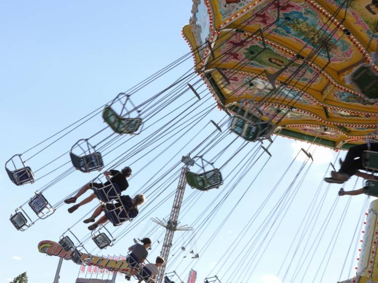 Ein Kettenkarussell.